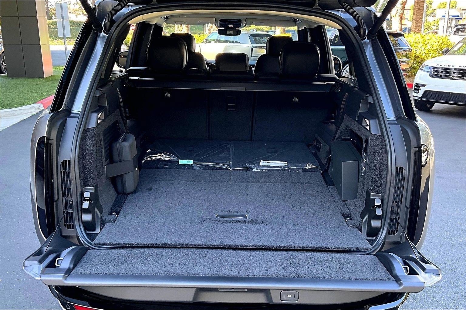 New 2026 Land Rover Range Rover Long Wheelbase SE image 12