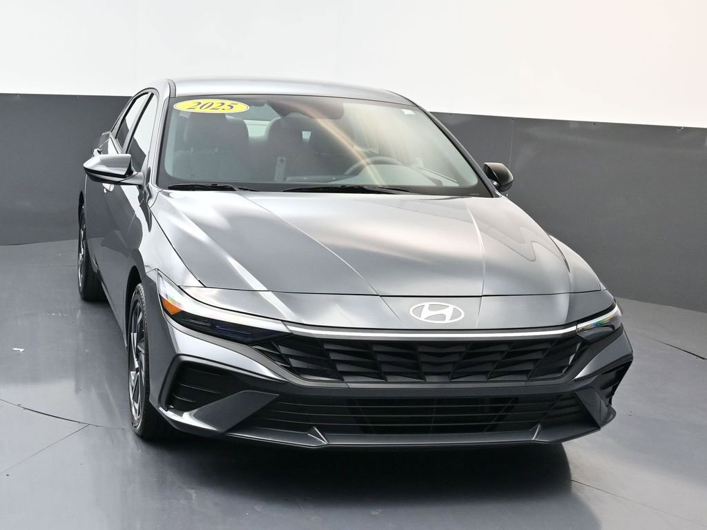 Certified 2025 Hyundai Elantra SEL image 9