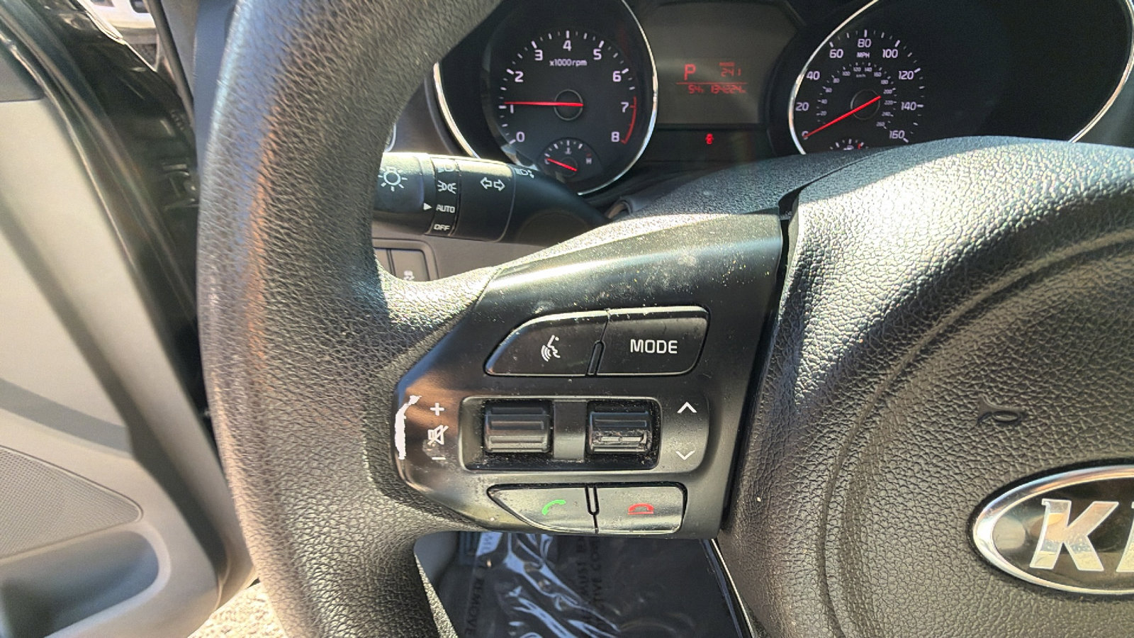 Used 2017 Kia Sedona LX image 27