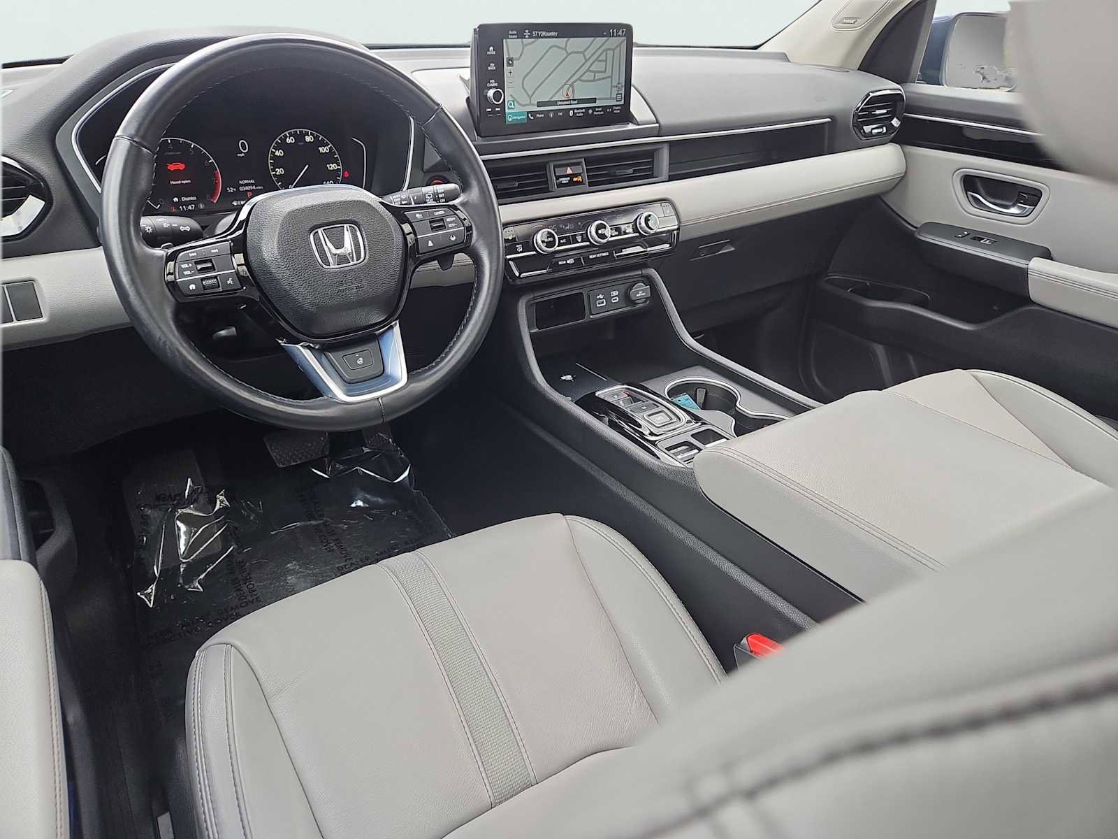 Used 2023 Honda Pilot Touring image 11