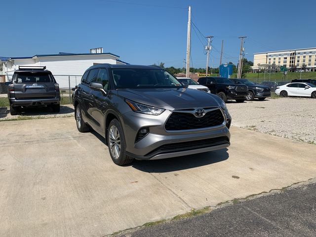 New 2025 Toyota Highlander Platinum
