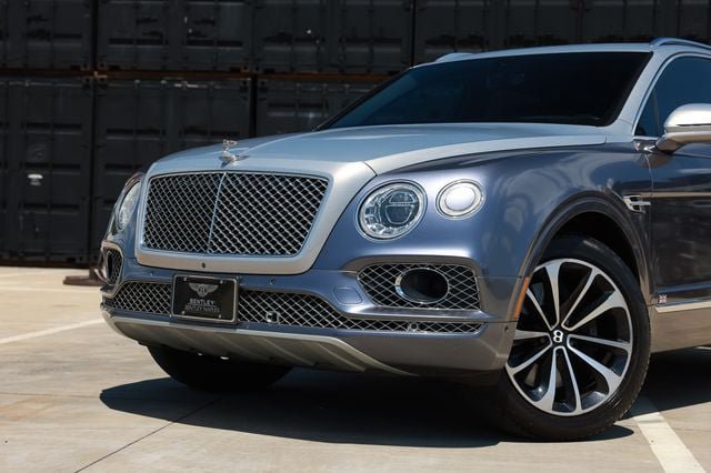 Used 2018 Bentley Bentayga AWD/4WD image 40