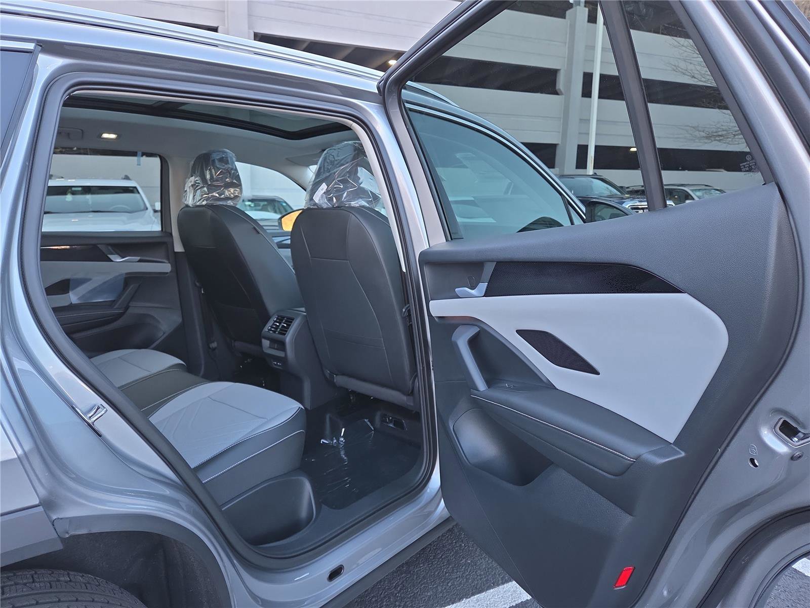 New 2026 Volkswagen Tiguan SE image 29