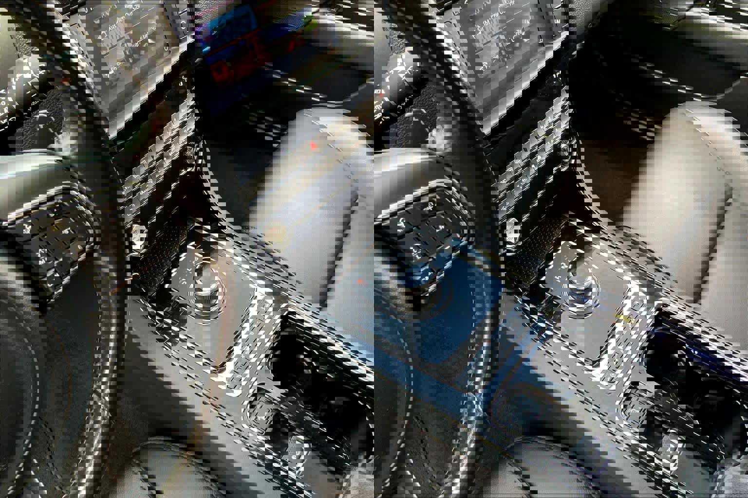 Used 2018 Jaguar XE Premium image 15