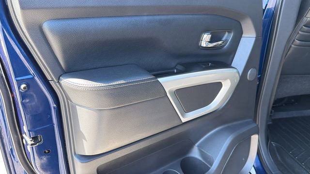 Used 2018 Nissan Titan SL w/ Chrome Package AWD/4WD image 27