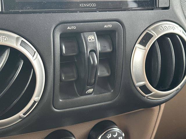 Used 2018 Jeep Wrangler Unlimited Sahara w/ Dual Top Group image 17