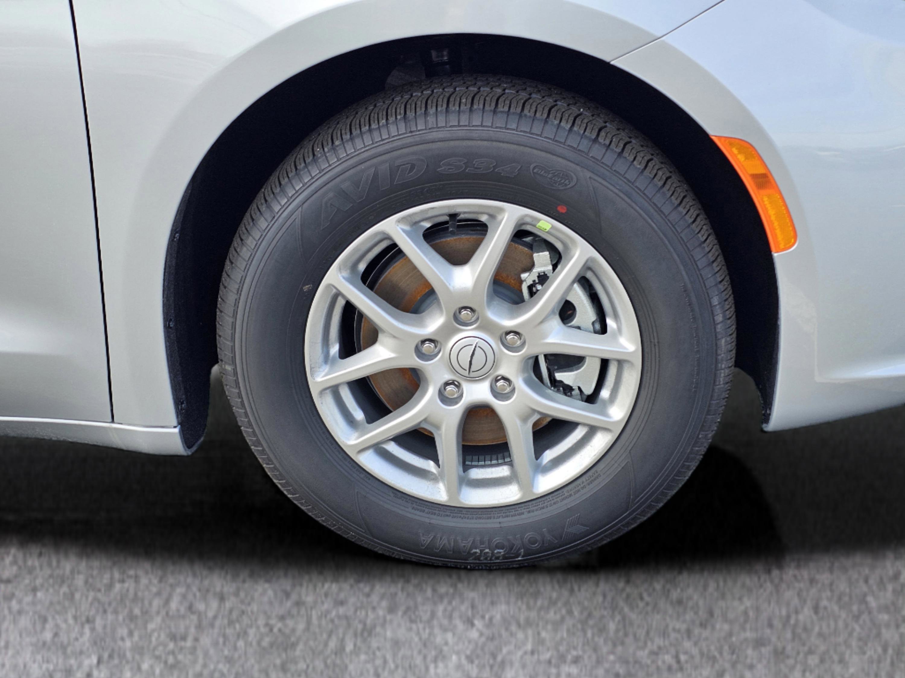 New 2026 Chrysler Pacifica Select image 6