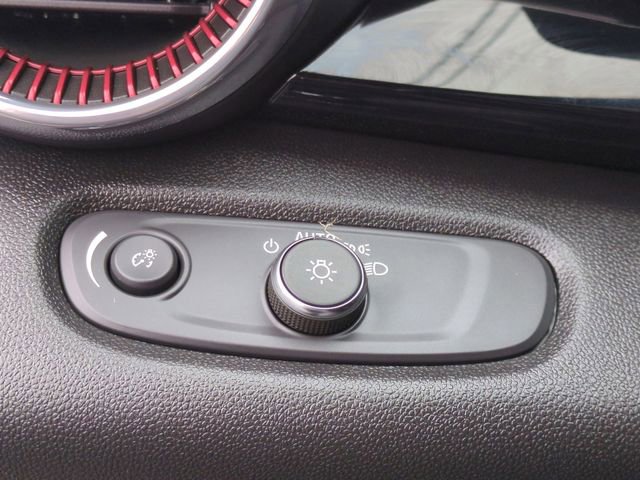 Used 2025 Chevrolet Trax RS w/ Driver Confidence Package image 18