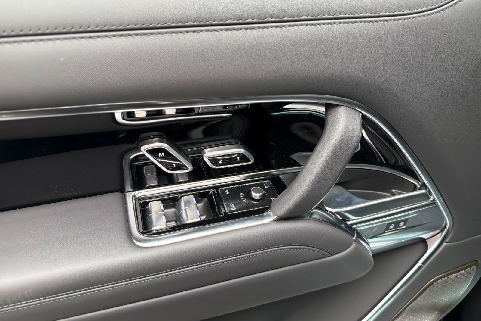 New 2026 Land Rover Range Rover Autobiography AWD/4WD image 14