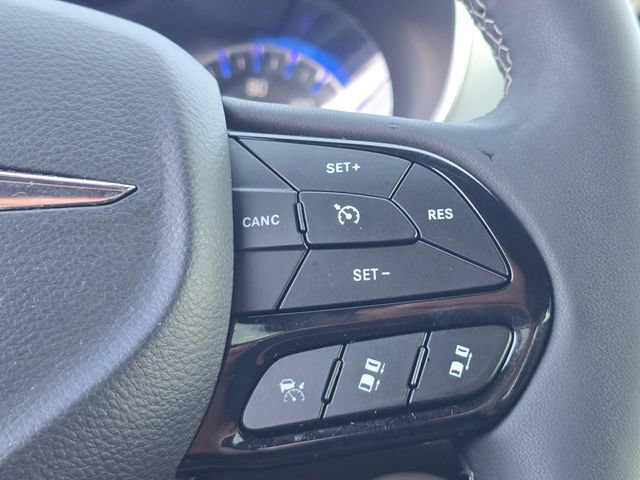 Used 2025 Chrysler Pacifica Limited FWD image 21