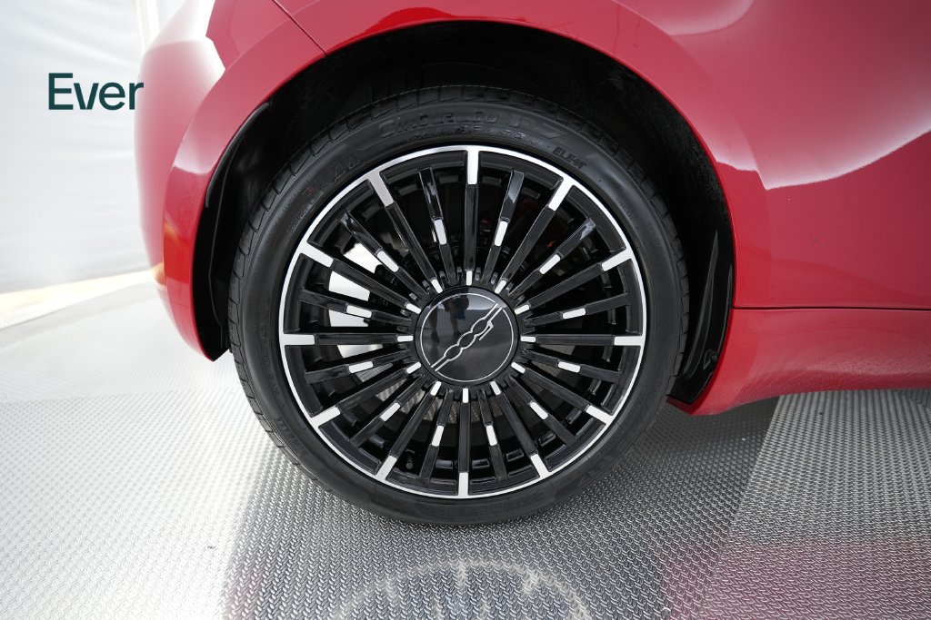 Used 2024 FIAT 500 e (RED) FWD image 9