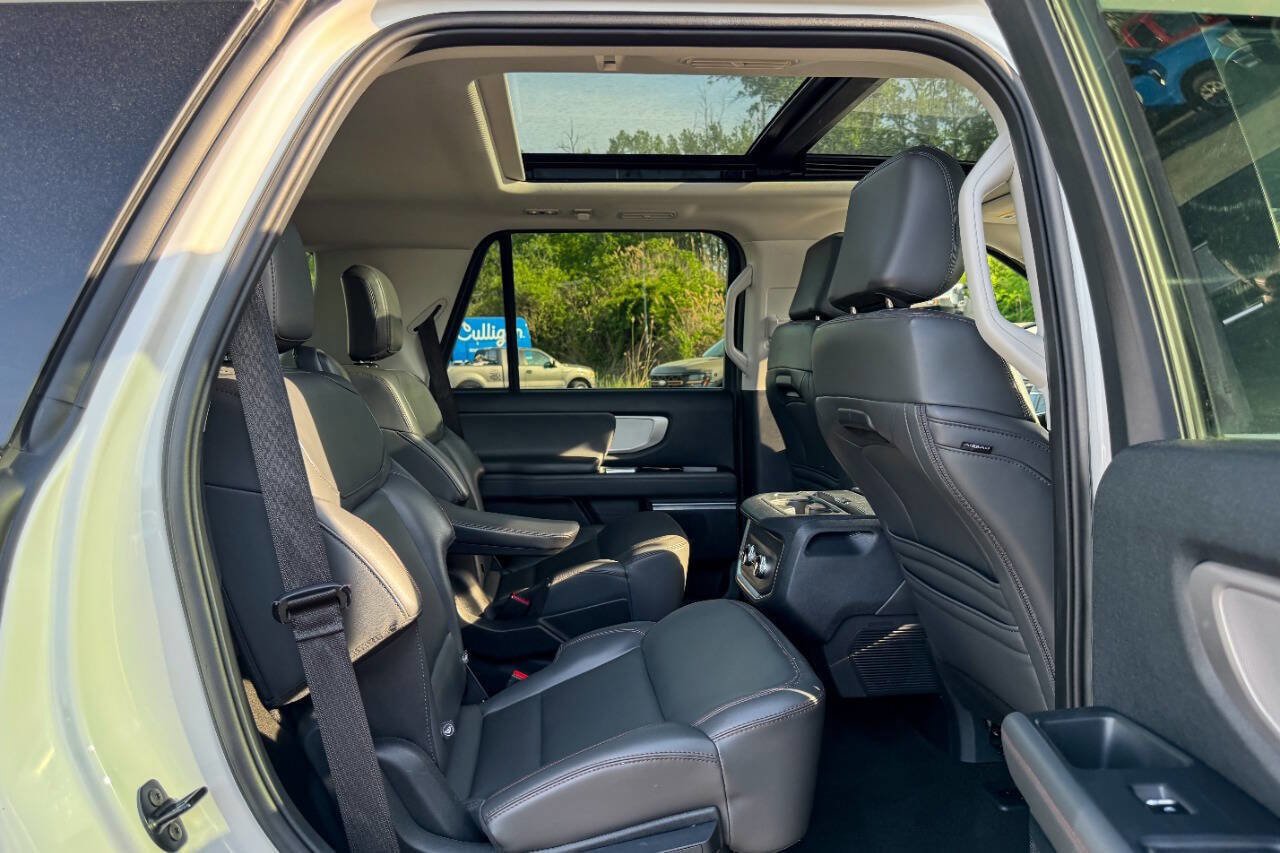Used 2025 Ford Expedition Active AWD/4WD image 15