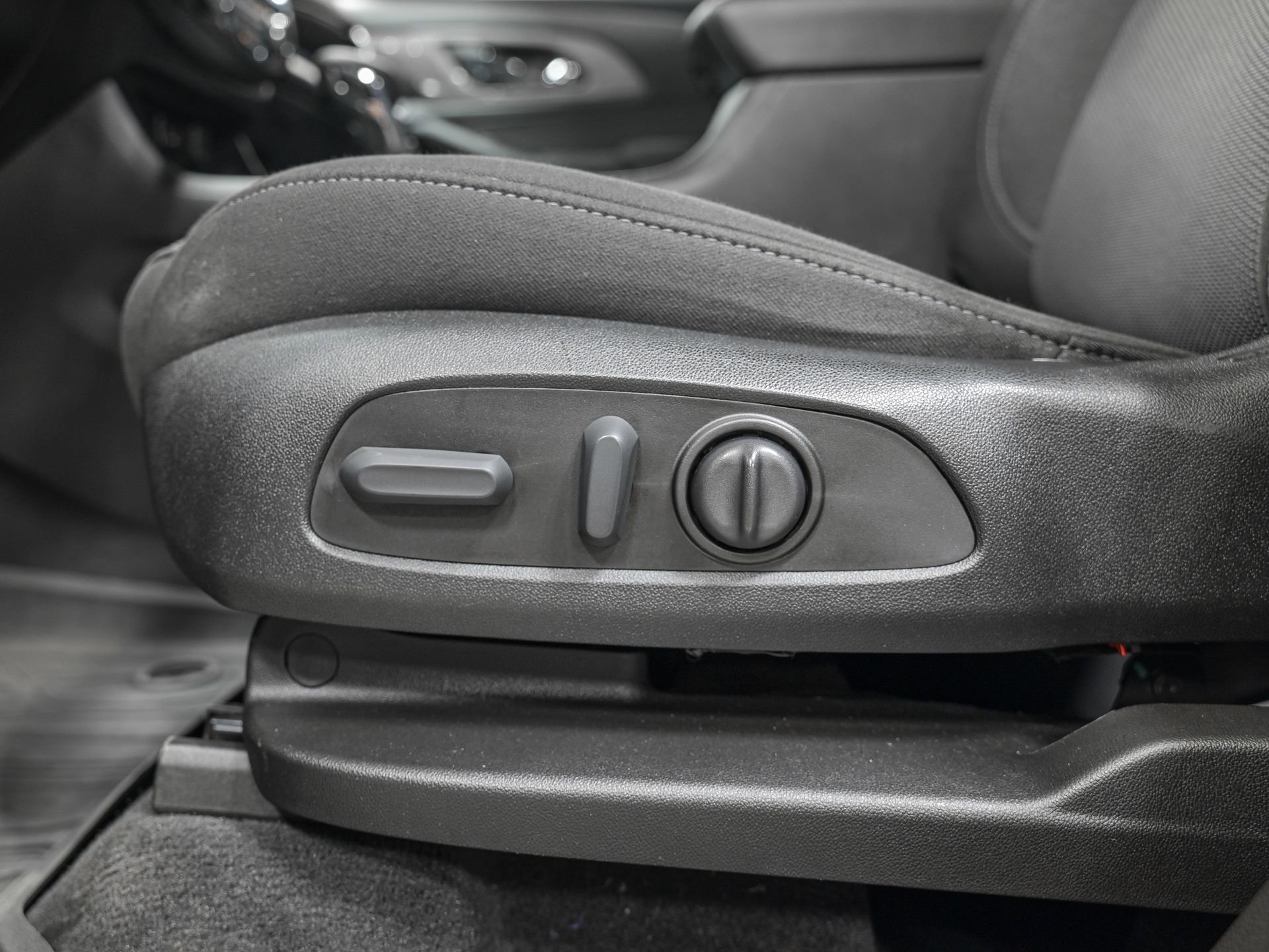 Used 2023 Chevrolet Traverse LT w/ LPO, Floor Liner Package image 14