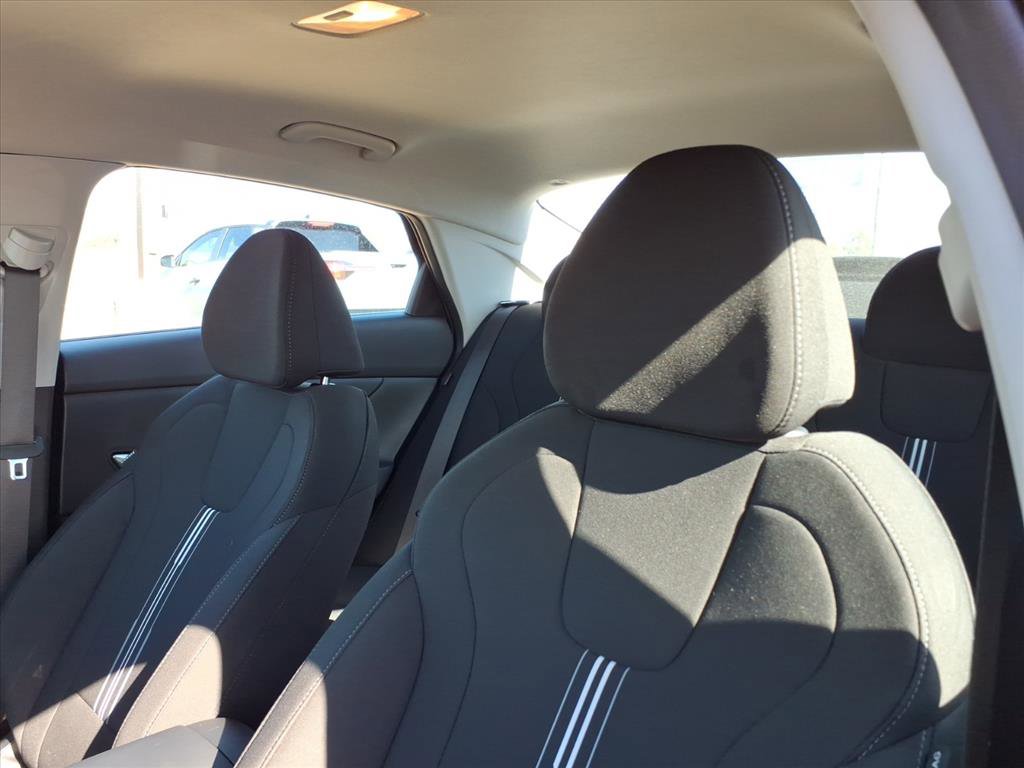 New 2025 Hyundai Elantra Blue image 17