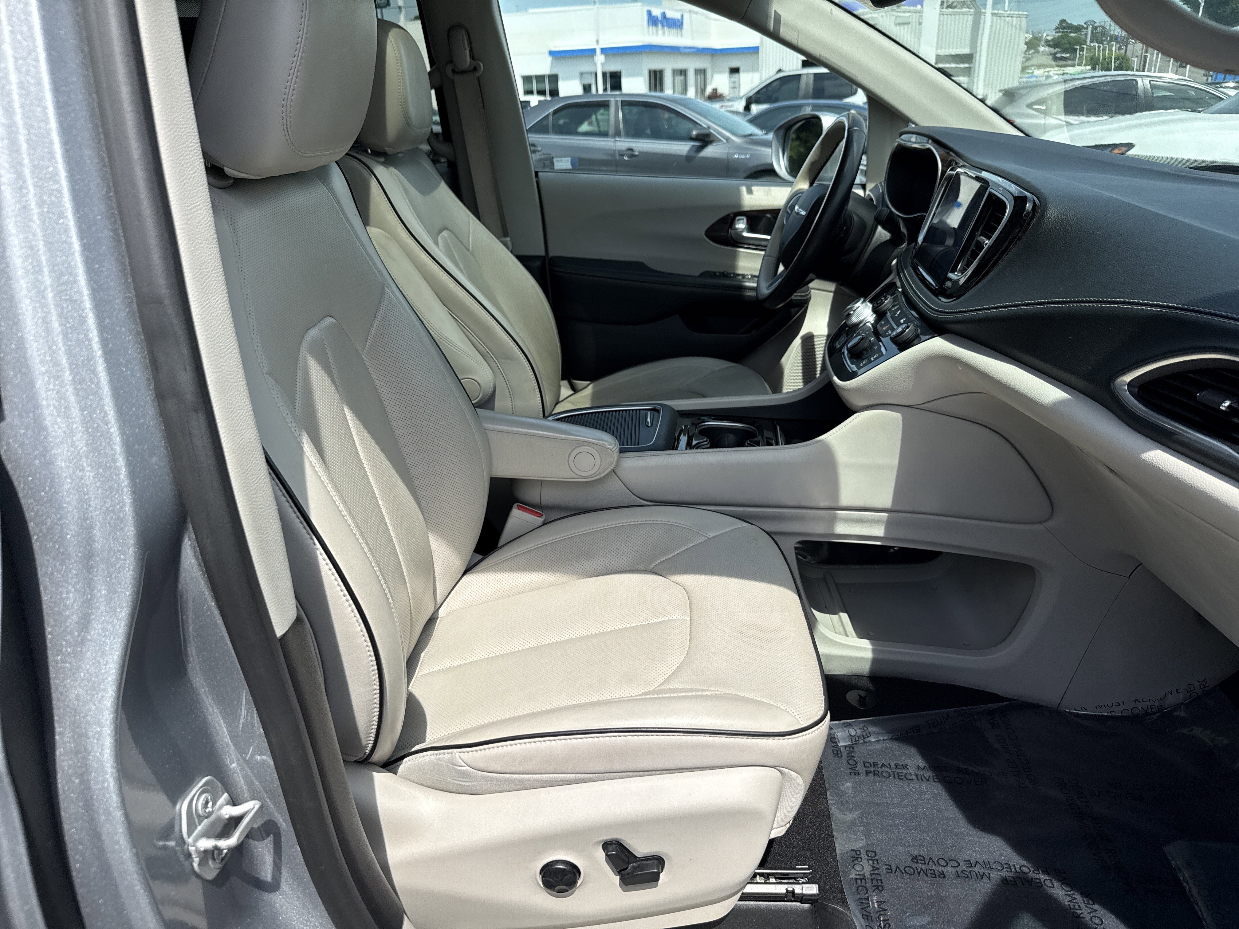 Used 2021 Chrysler Pacifica Limited AWD/4WD image 34