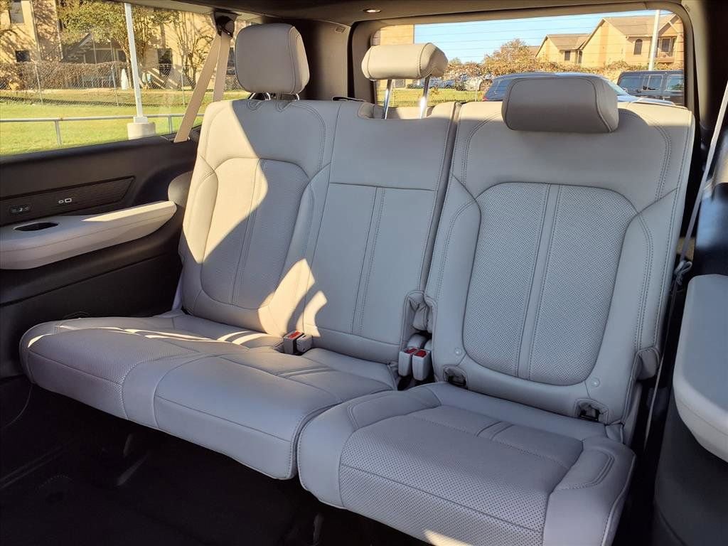 New 2025 Jeep Wagoneer L Series II image 14