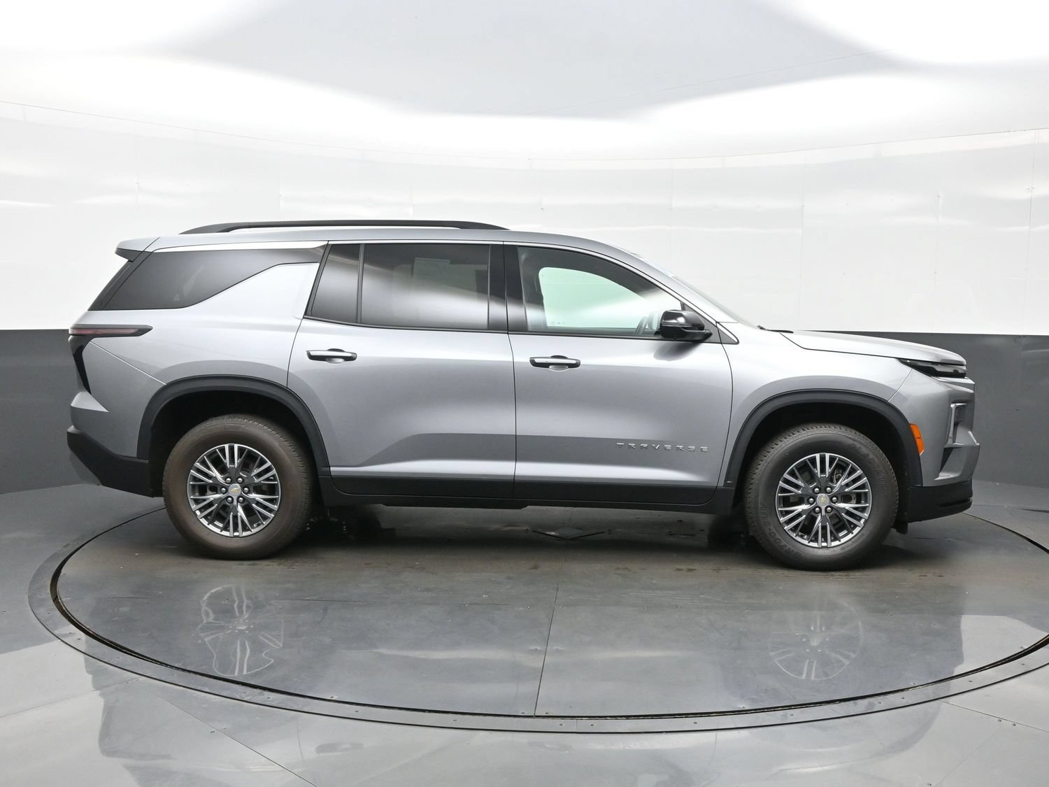 Used 2024 Chevrolet Traverse LT AWD/4WD image 10
