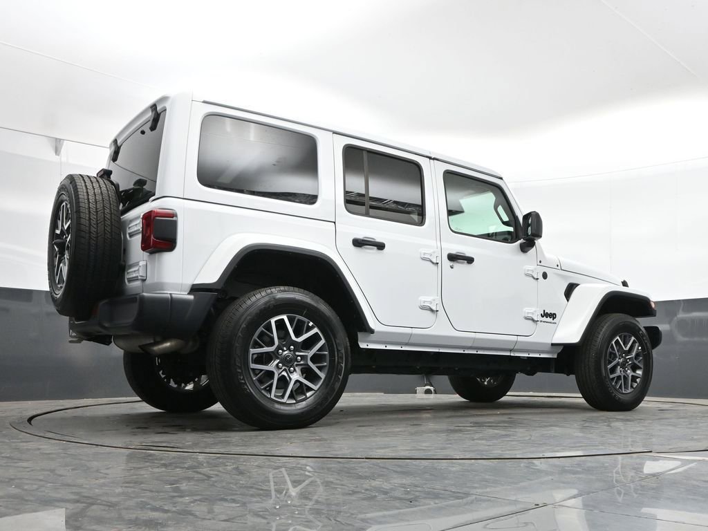 Used 2025 Jeep Wrangler Unlimited Sahara AWD/4WD image 40