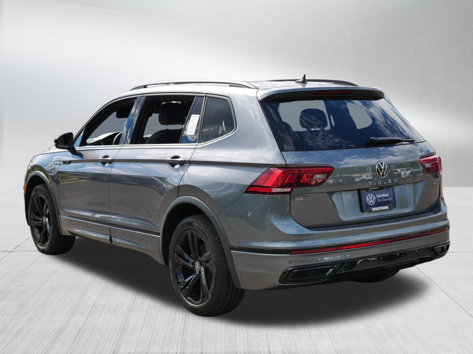 Certified 2023 Volkswagen Tiguan SE R-Line AWD/4WD image 5