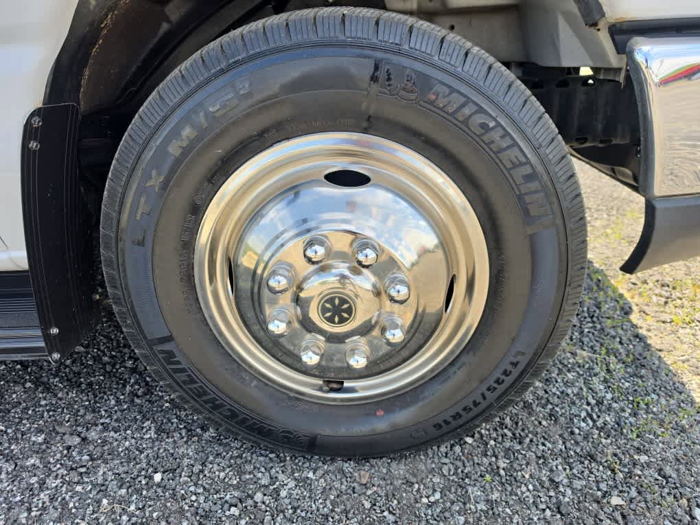 Used 2017 Ford E-450 and Econoline 450 Super Duty w/ Motorhome Prep Package RWD image 11