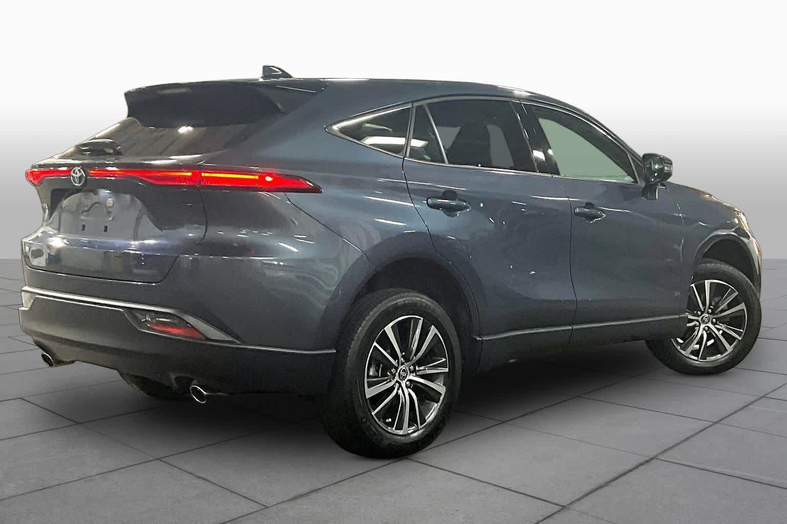 Used 2023 Toyota Venza LE AWD/4WD image 13