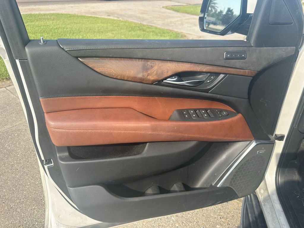 Used 2019 Cadillac Escalade ESV Luxury image 11