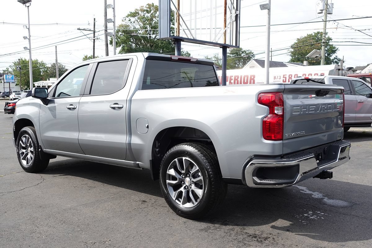 Used 2024 Chevrolet Silverado 1500 LT AWD/4WD image 2