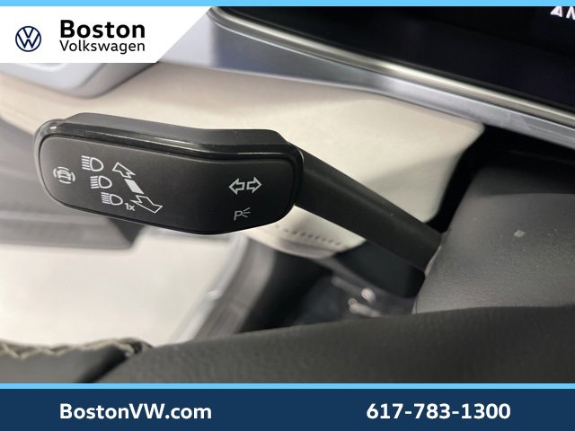 Used 2025 Volkswagen Taos SE w/ Panoramic Sunroof Package image 14