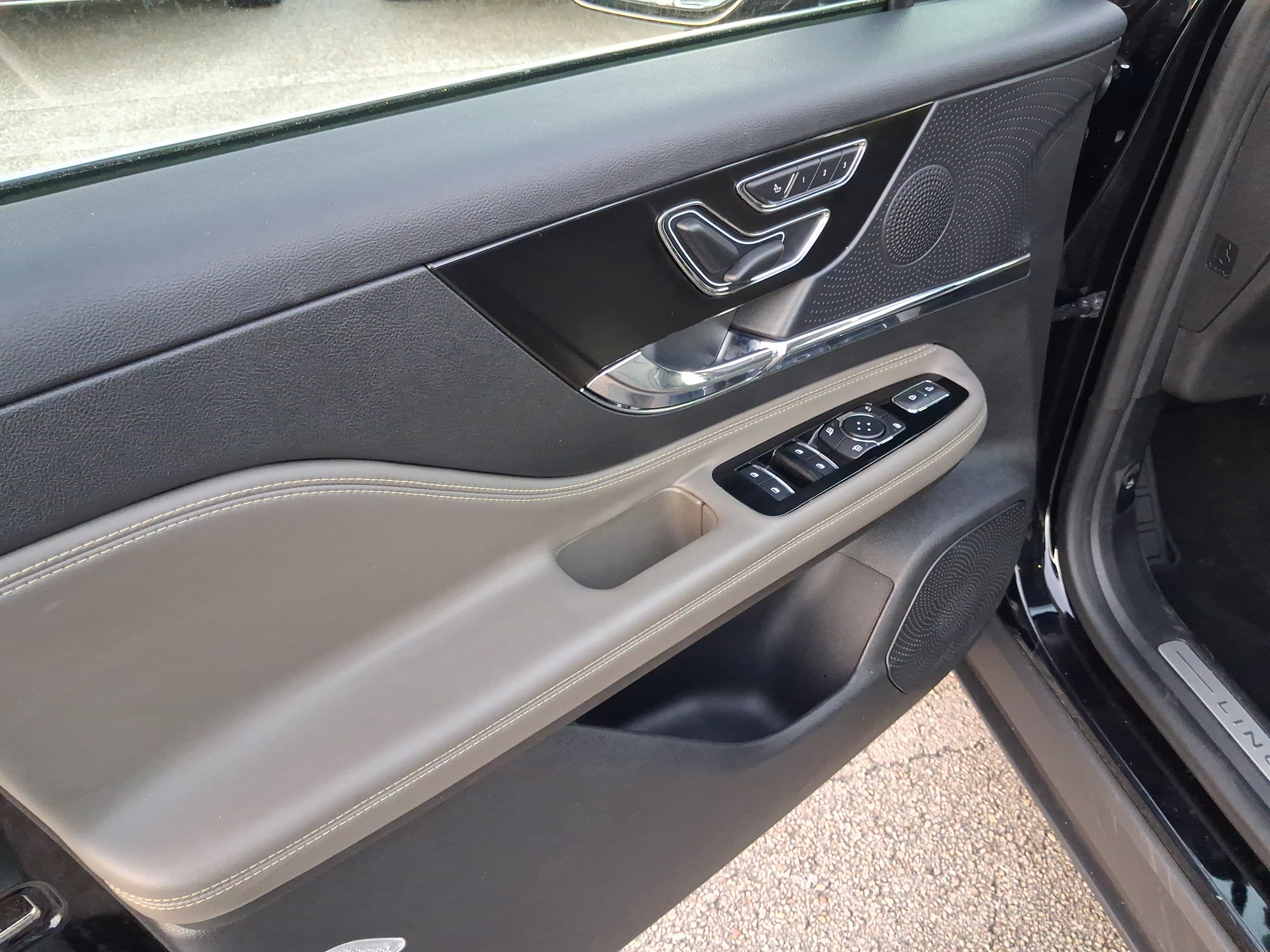 Certified 2024 Lincoln Corsair FWD image 13