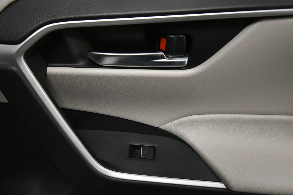 Used 2025 Toyota RAV4 XLE w/ Convenience Package image 26