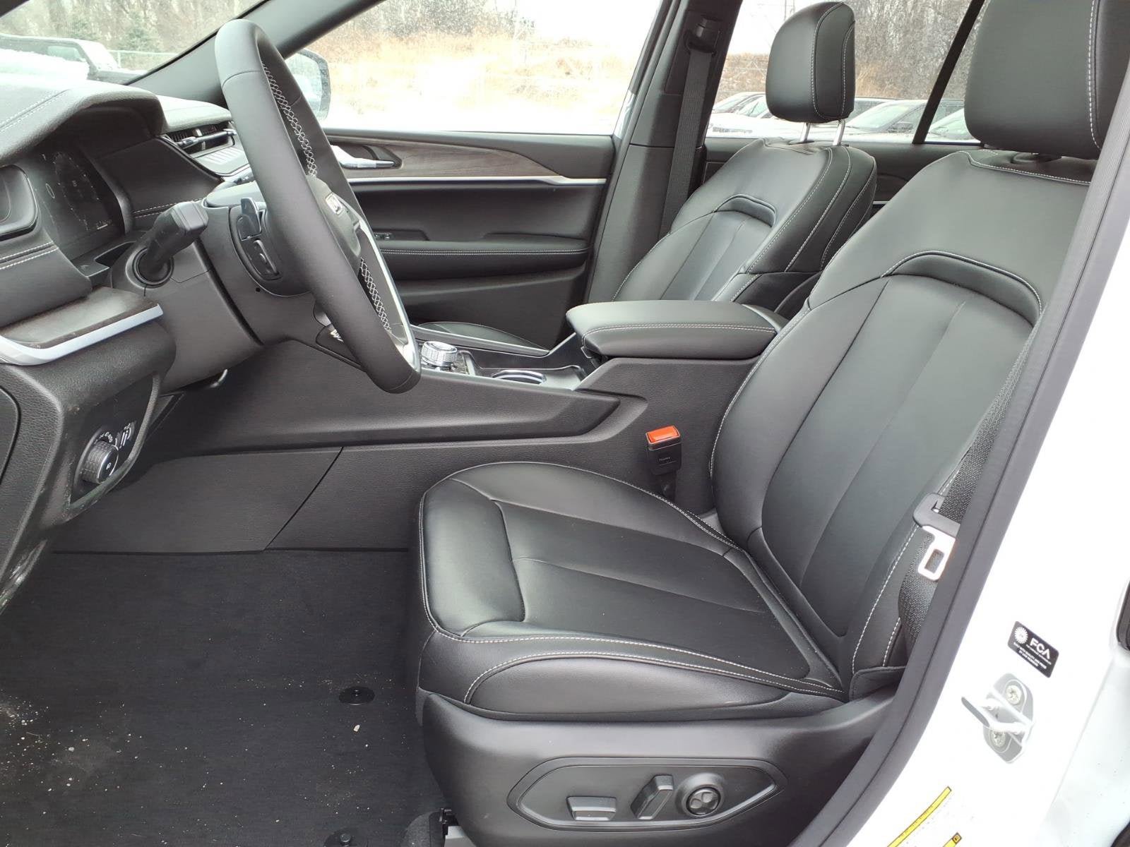 New 2026 Jeep Grand Cherokee Limited AWD/4WD image 6