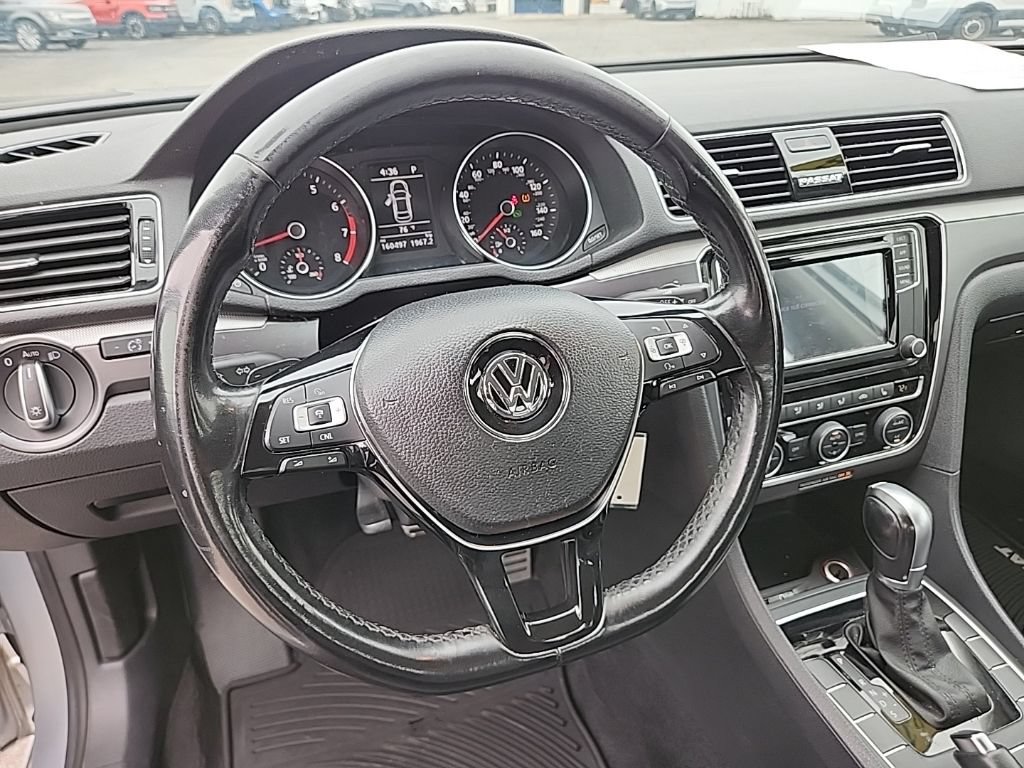 Used 2018 Volkswagen Passat 2.0T R-Line FWD image 12