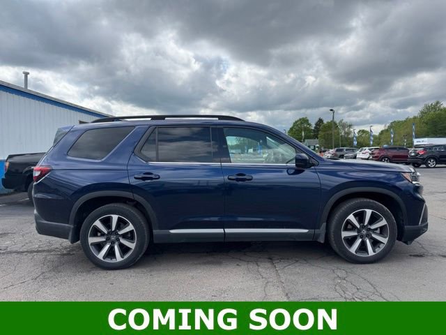 Used 2025 Honda Pilot Touring image 1