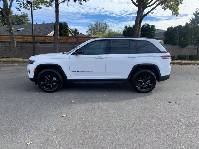 Used 2024 Jeep Grand Cherokee Limited w/ Luxury Tech Group II AWD/4WD image 2