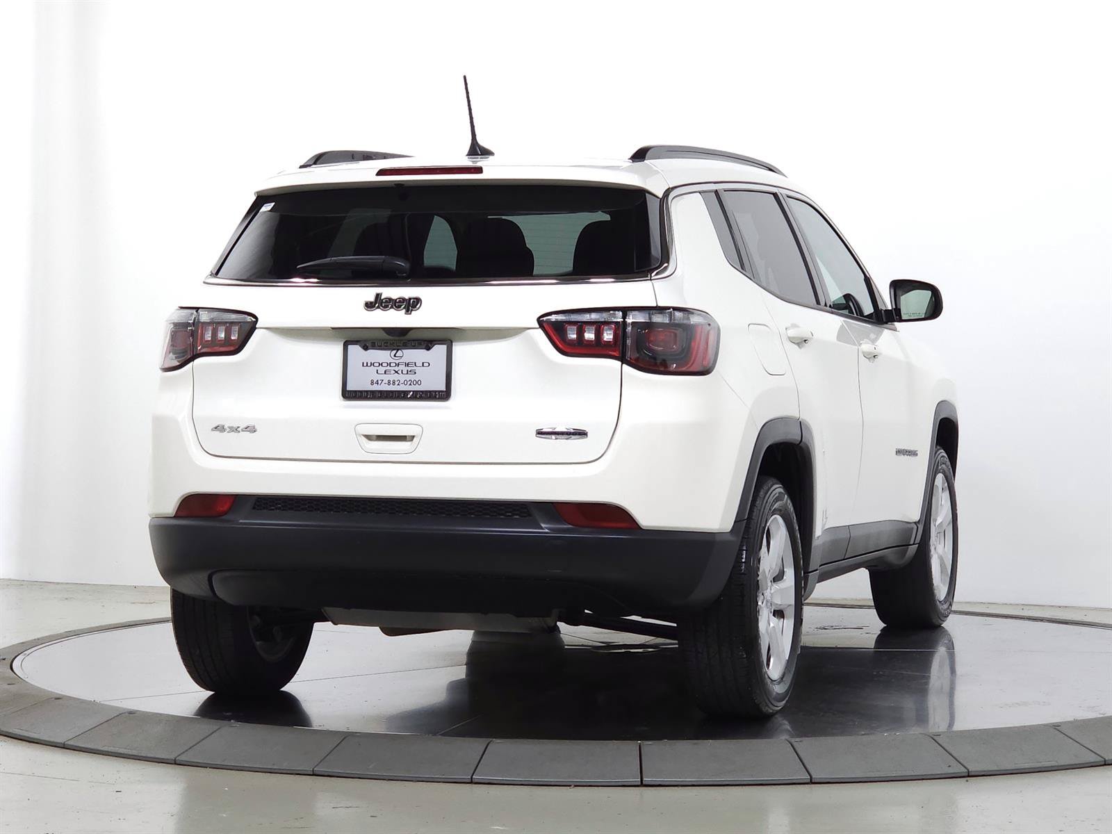 Used 2021 Jeep Compass Latitude w/ Sun and Sound Group AWD/4WD image 9