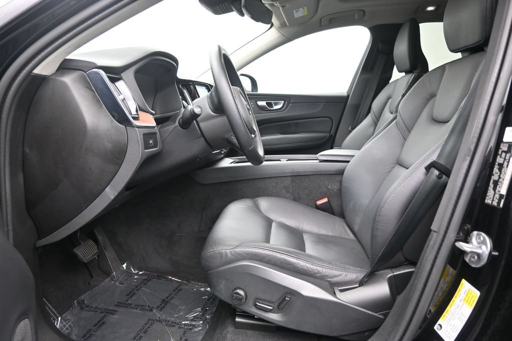 Certified 2024 Volvo XC60 B5 Plus w/ Climate Package AWD/4WD image 11