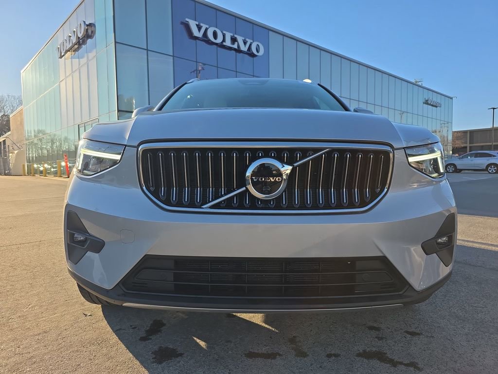 Certified 2023 Volvo XC40 B5 Plus w/ Driver Assist Package image 2
