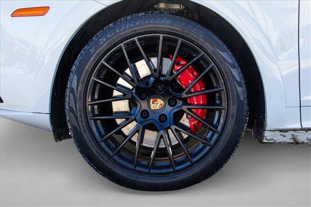 Used 2022 Porsche Cayenne GTS image 9