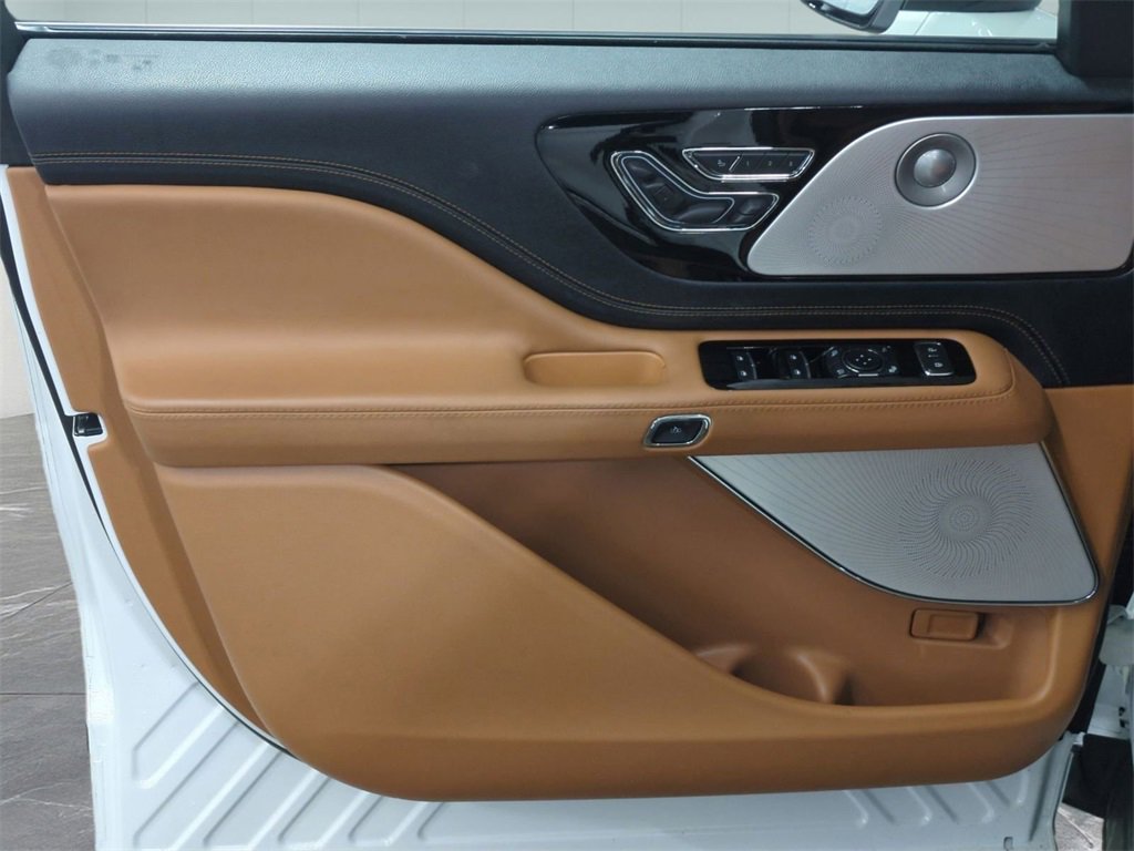 Certified 2023 Lincoln Aviator Black Label w/ Dynamic Handling Package image 15