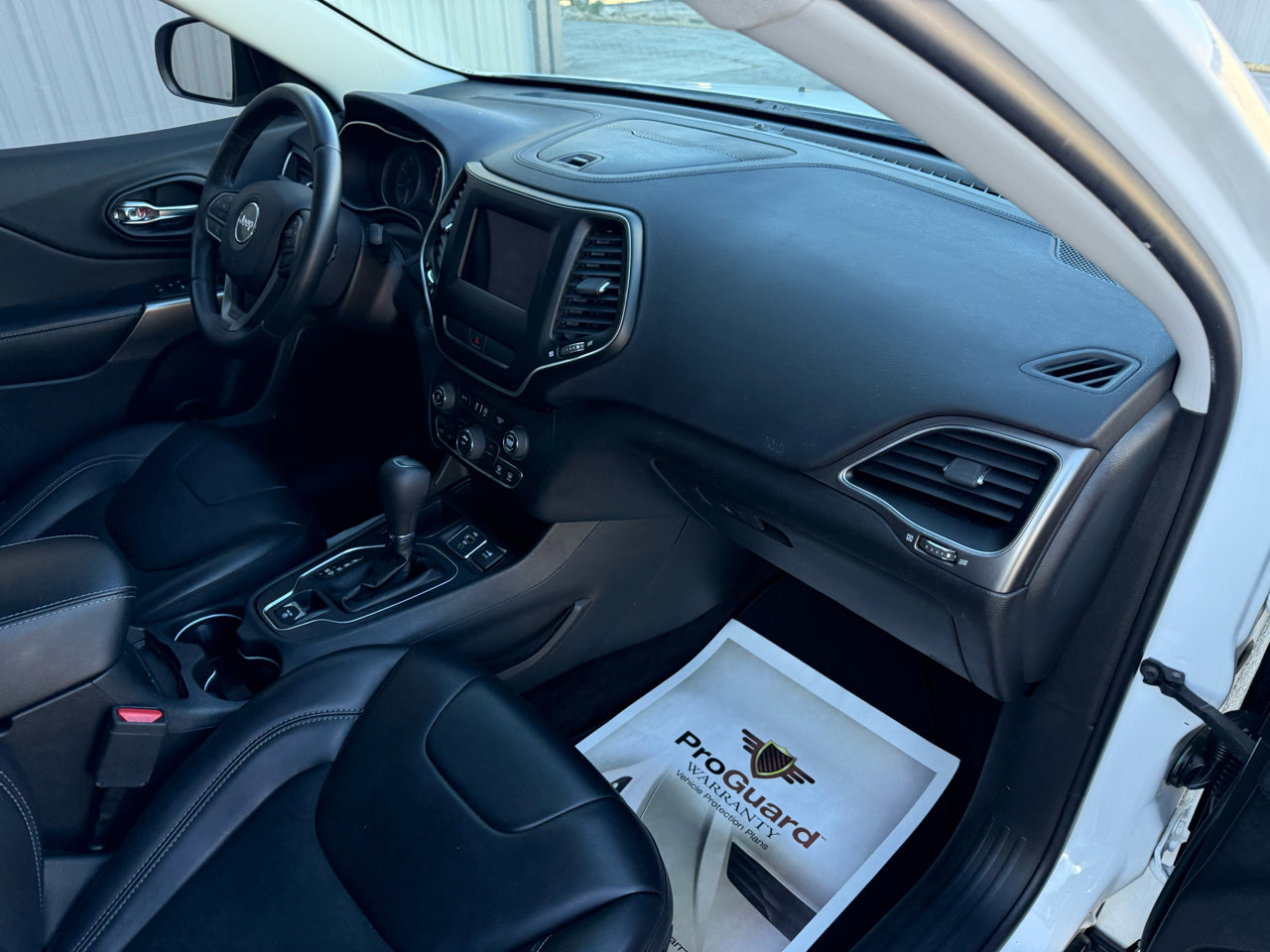 Used 2019 Jeep Cherokee Latitude Plus image 27