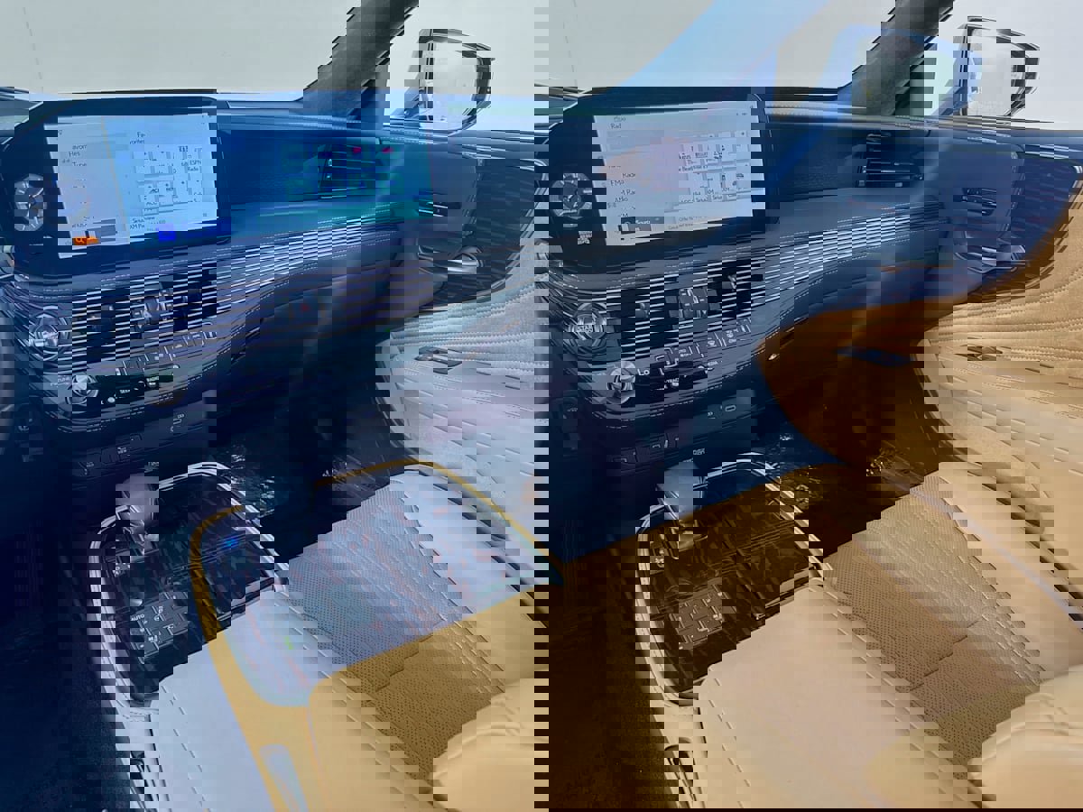 Used 2024 Lexus LS 500 w/ Interior Upgrade Package image 30