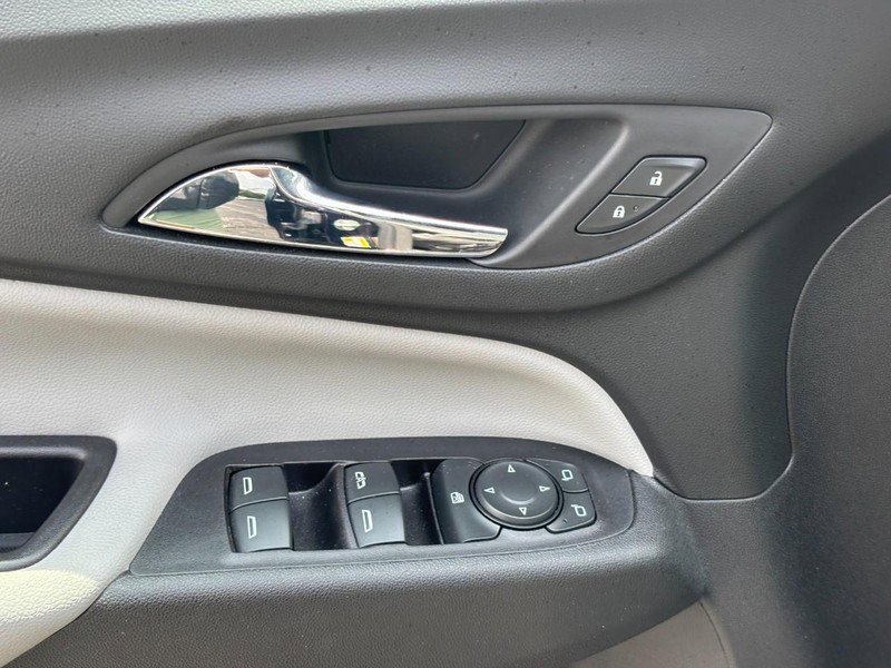 Used 2020 Chevrolet Equinox LS w/ LS Convenience Package FWD image 16