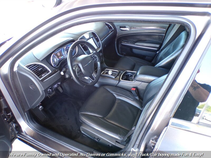 Used 2015 Chrysler 300 Limited RWD image 14
