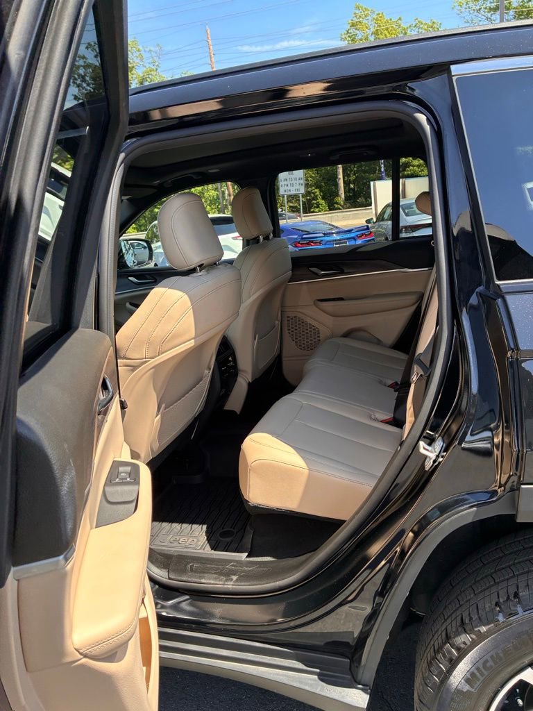 Used 2024 Jeep Grand Cherokee Limited AWD/4WD image 24