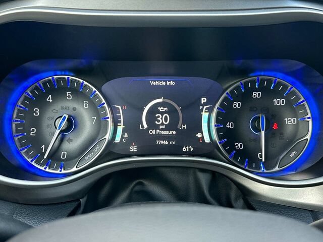Used 2023 Chrysler Pacifica Touring-L FWD image 30