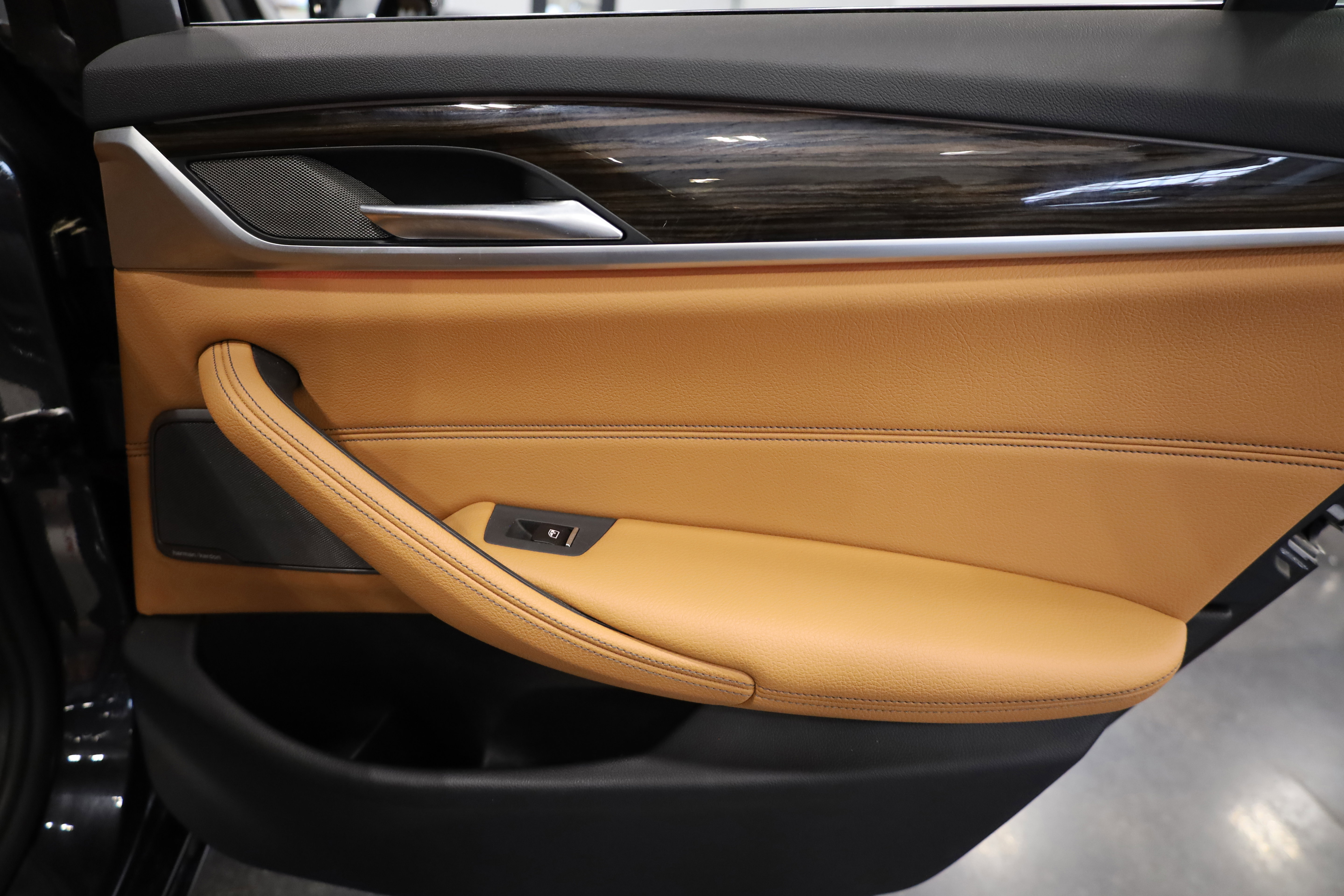 Used 2019 BMW 540i xDrive w/ Convenience Package image 37