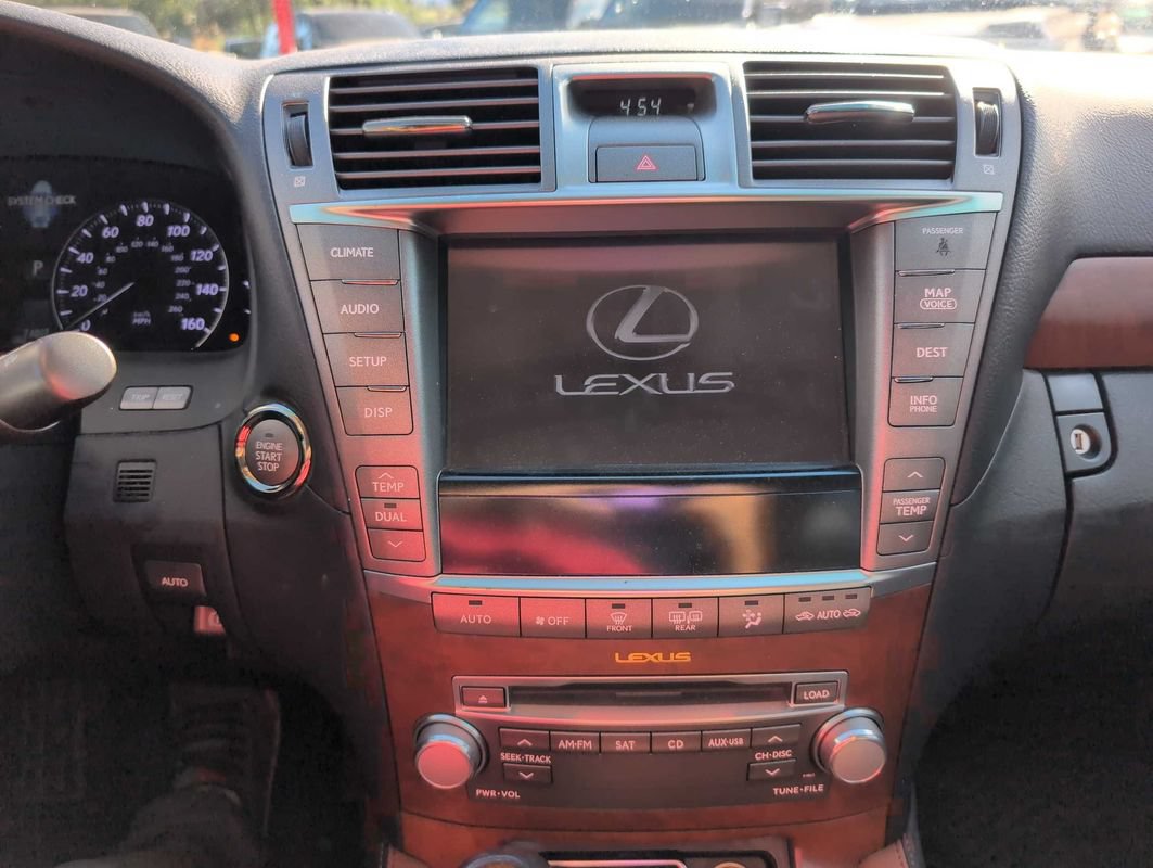 Used 2011 Lexus LS 460 AWD w/ Comfort Pkg image 12