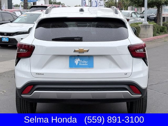 Used 2024 Chevrolet Trax LT w/ LT Convenience Package FWD image 6