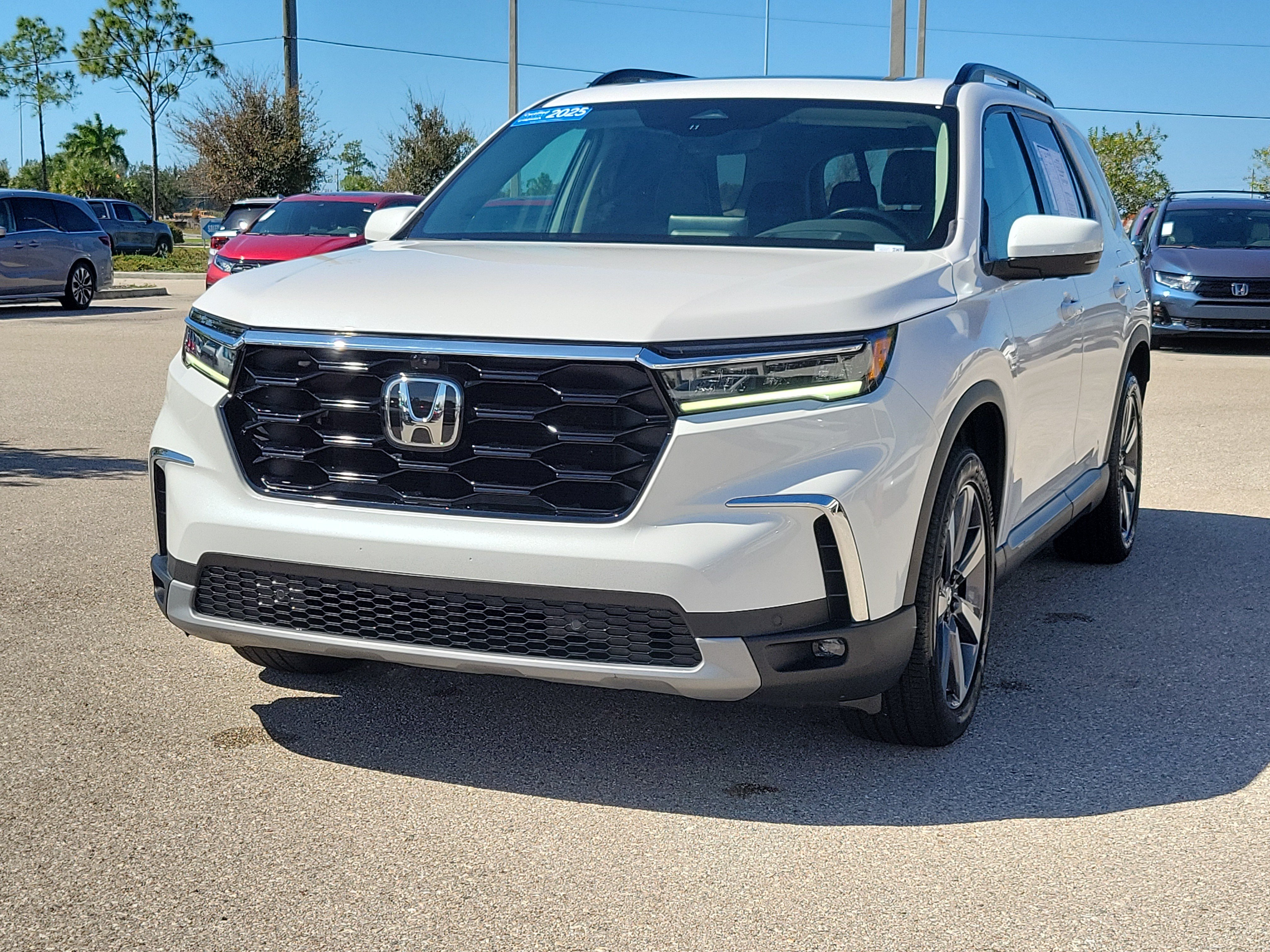 Certified 2025 Honda Pilot Elite image 3