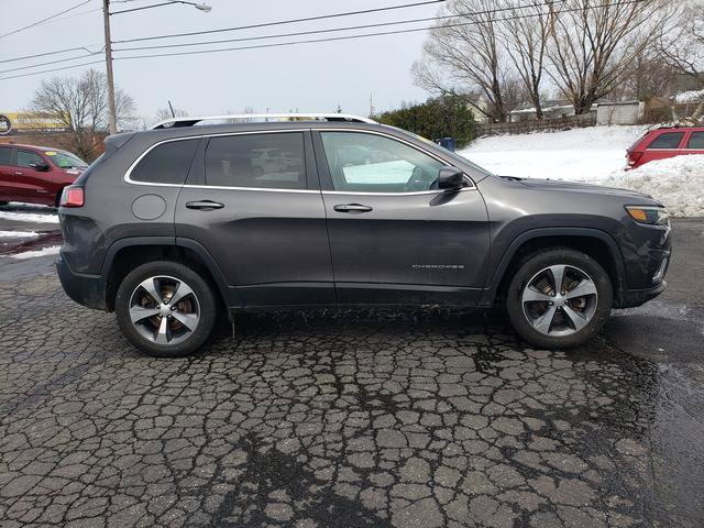 Used 2019 Jeep Cherokee Limited image 2